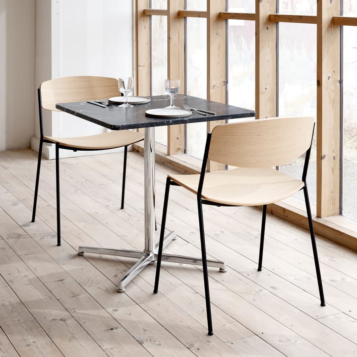 Lynderup 3080 stol, eik lakk, svart stål stativ Fredericia Furniture