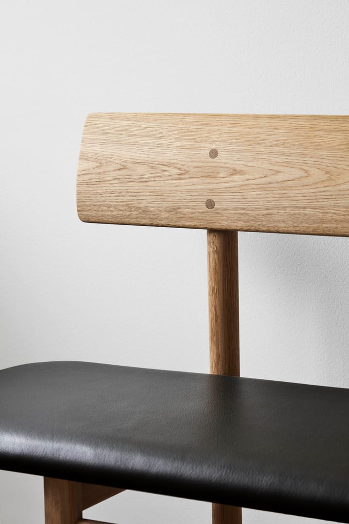 Mogensen 3171 benk, Såpet eik-lær omni 301 black Fredericia Furniture