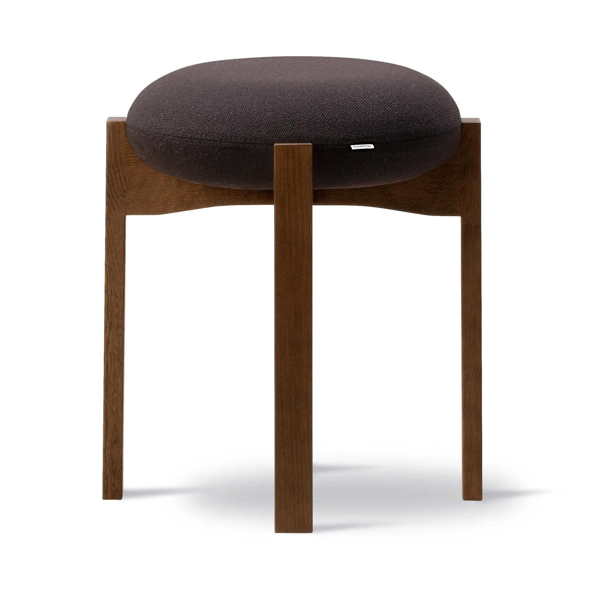 Pioneer rund krakk lav, Vidar 386-røktbeiset lakkert eik Fredericia Furniture