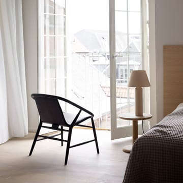Pon sidebord - eik svart lakk, ø40 cm - Fredericia Furniture