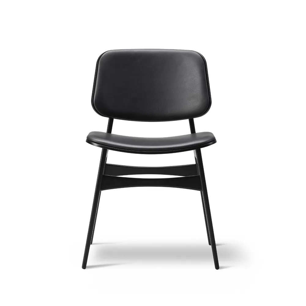 Søborg 3052 treunderstell stol heltrukket, lær omni 301 svart, svartlakkerte eikeben Fredericia Furniture