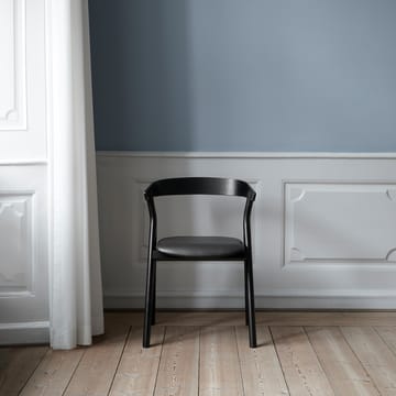 Yksi 3341 stol - Canvas 114 sand-lakkert eik - Fredericia Furniture