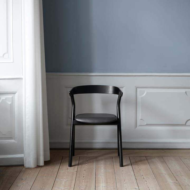 Yksi 3341 stol, Canvas 114 sand-lakkert eik Fredericia Furniture