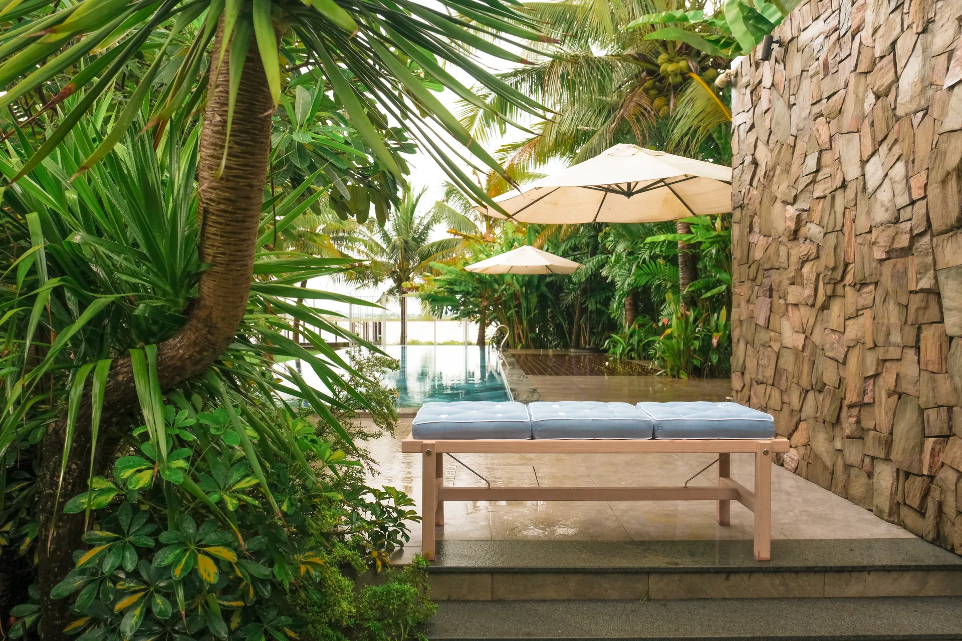 Benk 45, Redwood, 135 cm Fri Form