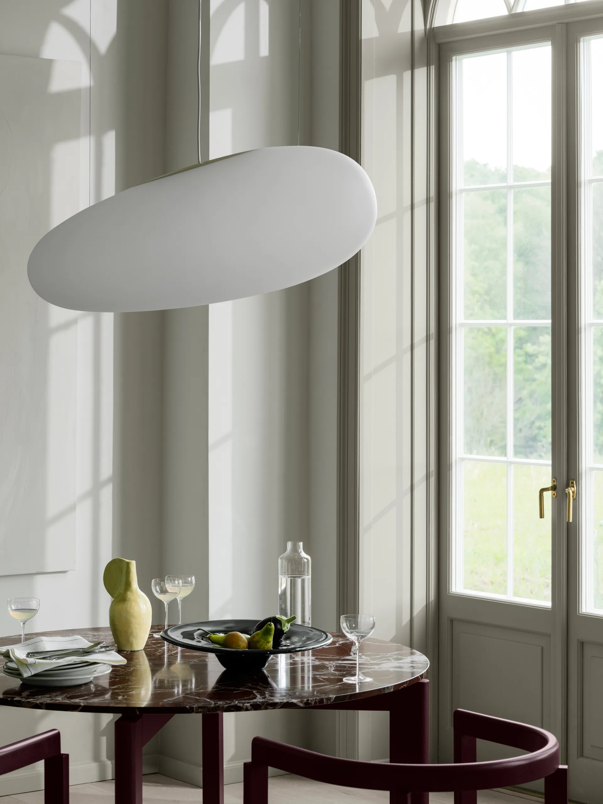 After spisebord Ø120 cm, Polert marmor-burgundy Fritz Hansen