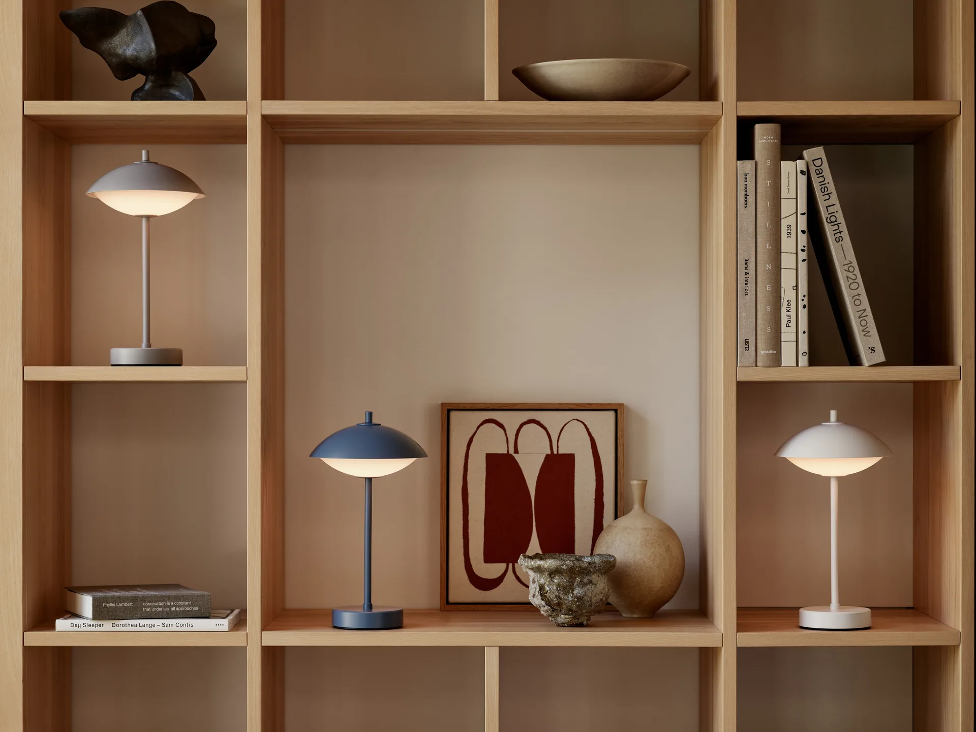 Clam bærbar bordlampe 31 cm, Nine grey Fritz Hansen