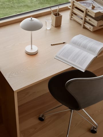 Clam bærbar bordlampe 31 cm - White - Fritz Hansen