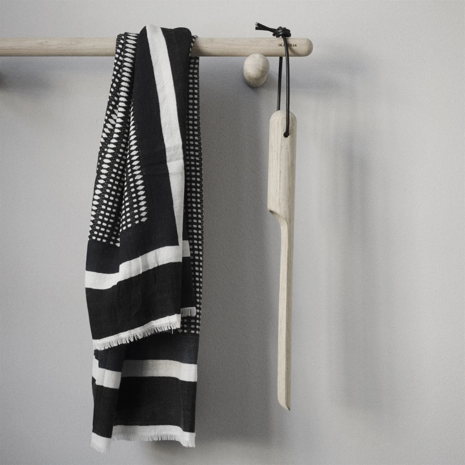 Georg knagg 60 cm, eik Fritz Hansen