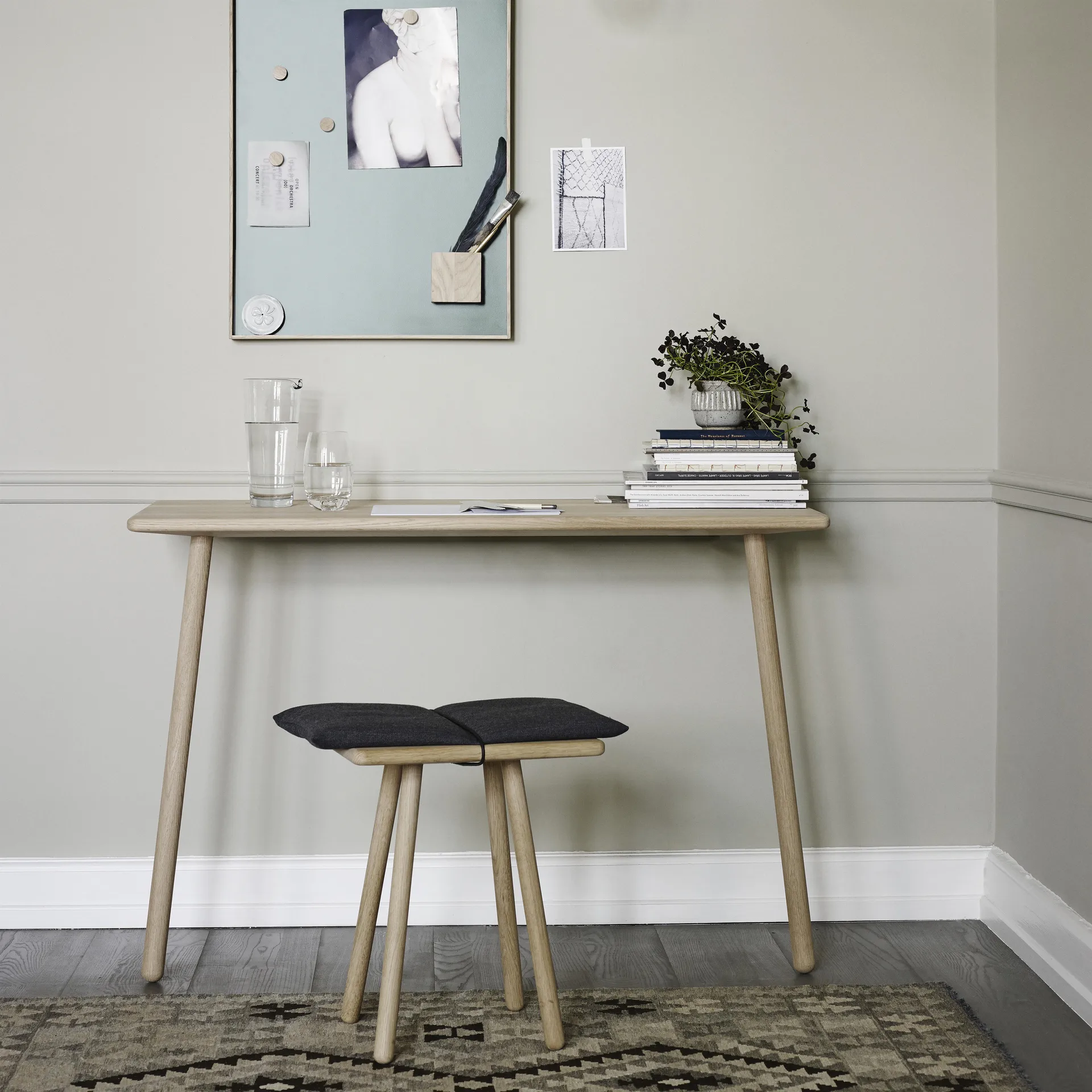 Georg konsollbord, eik Fritz Hansen