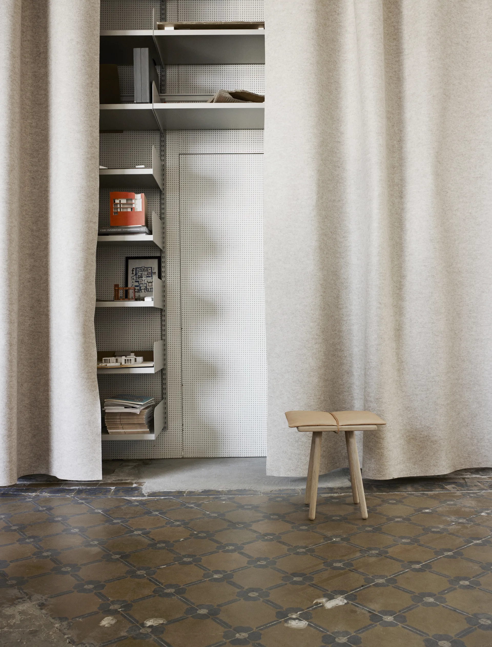 Georg lærpute med stropp til krakk/barstol, Beige-brun Fritz Hansen