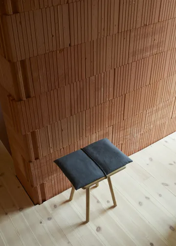 Georg ullpute med rem til krakk/barstol - Mørkegrå-svart - Fritz Hansen