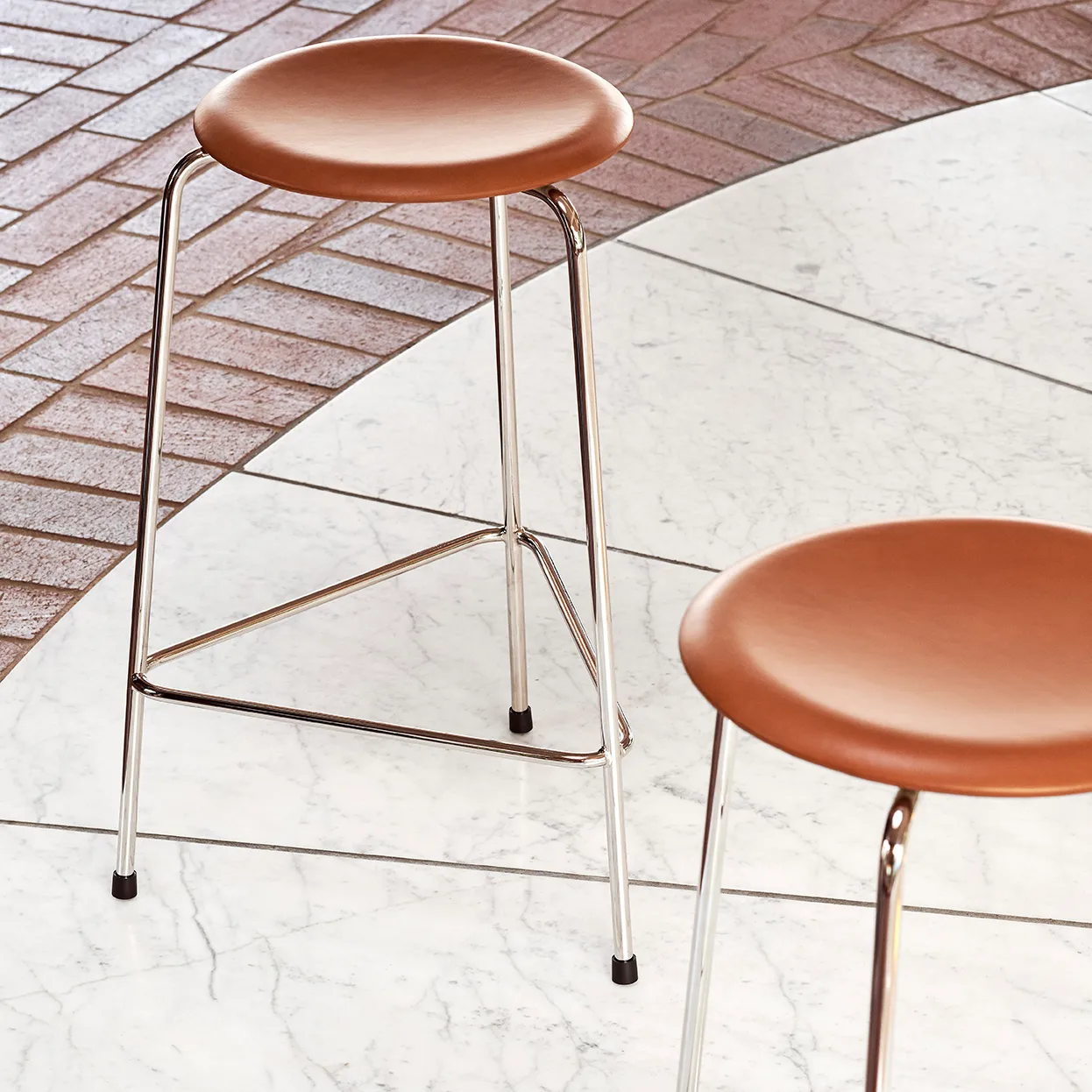 High Dot krakk lær, Wild leather walnut Fritz Hansen
