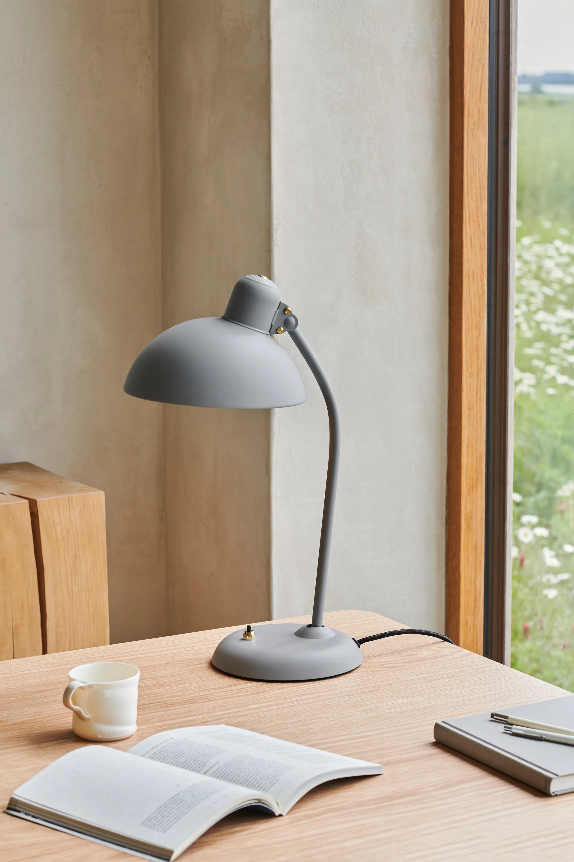 Kaiser Idell 6556-T bordlampe, Easy grey Fritz Hansen