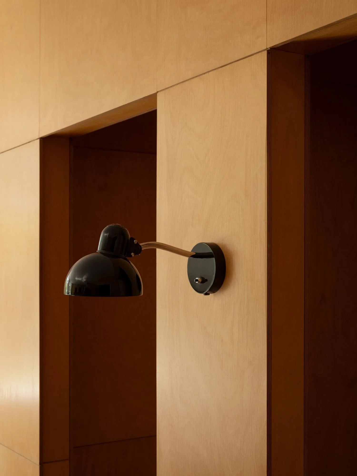 Kaiser Idell 6567-W vegglampe, Matt black Fritz Hansen
