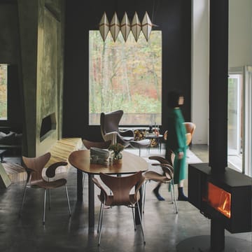 Liljan 3208 armlenestol - Lakkert valnøtt-chrome - Fritz Hansen
