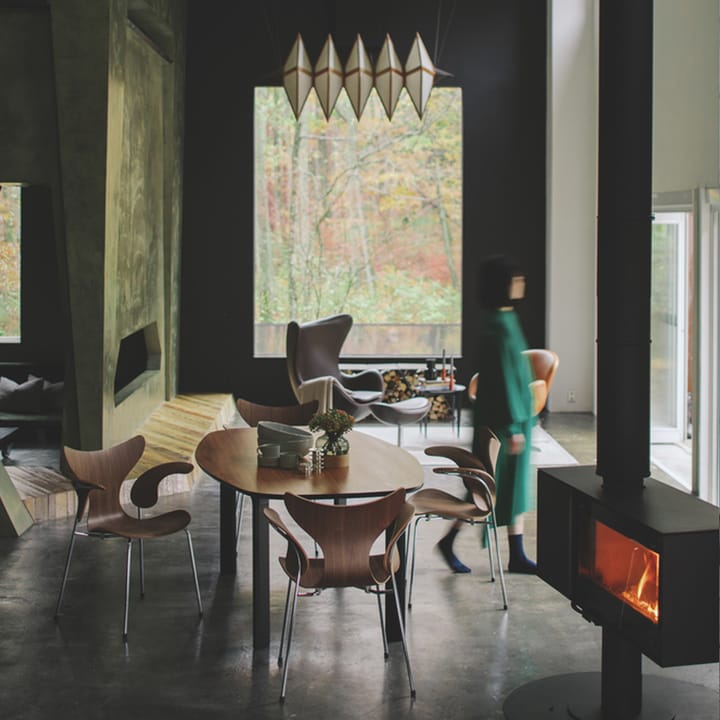 Liljan 3208 armlenestol, Lakkert valnøtt-chrome Fritz Hansen