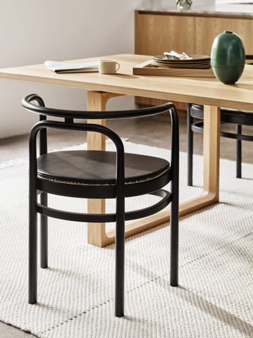 PK15 armlenestol - Svart ask-rotting natur - Fritz Hansen