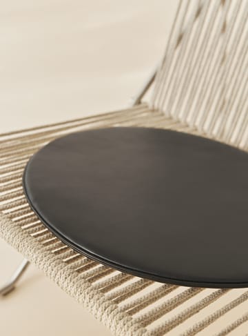 PK4 loungestol med læderdyna - Rustfritt stål-natur-svart - Fritz Hansen