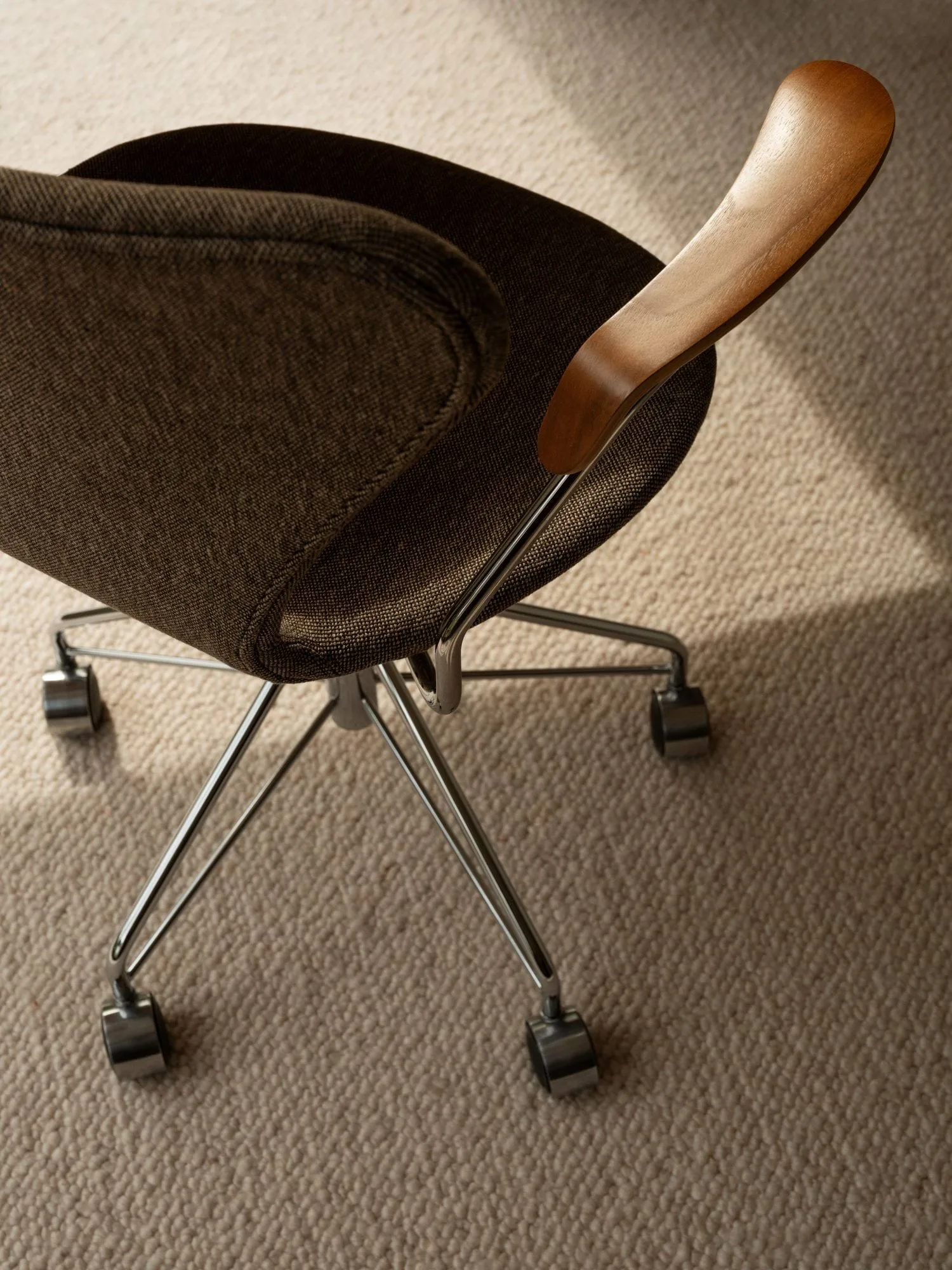 Series Chair stol, Stoff Clay 09 Light sand-krom Fritz Hansen