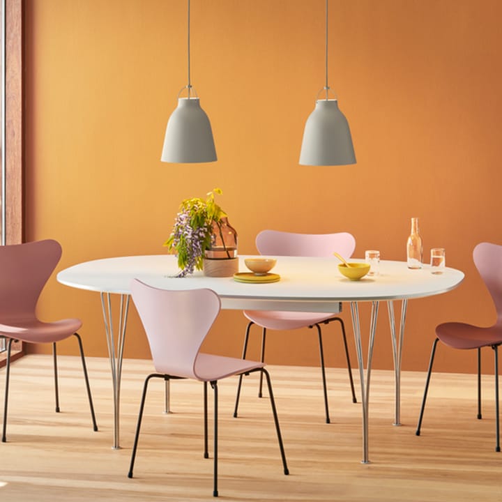 Sjuan 3107 stol, Svart-farget ask-svart stativ Fritz Hansen