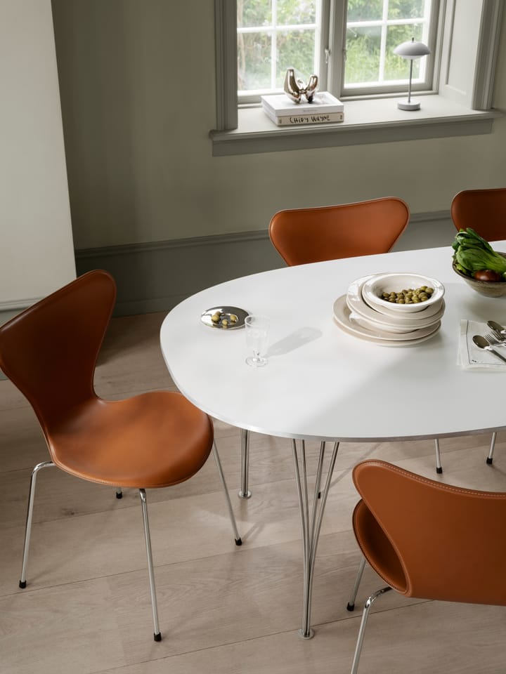 Sjuan Tailored stol, Harness Leather Saddle Brown-chrome Fritz Hansen