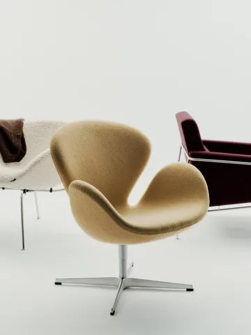 Svanen 3320 lenestol - Acca Camel (gul)-børstet aluminium - Fritz Hansen