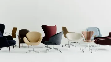 Svanen 3320 lenestol - Acca Camel (gul)-børstet aluminium - Fritz Hansen