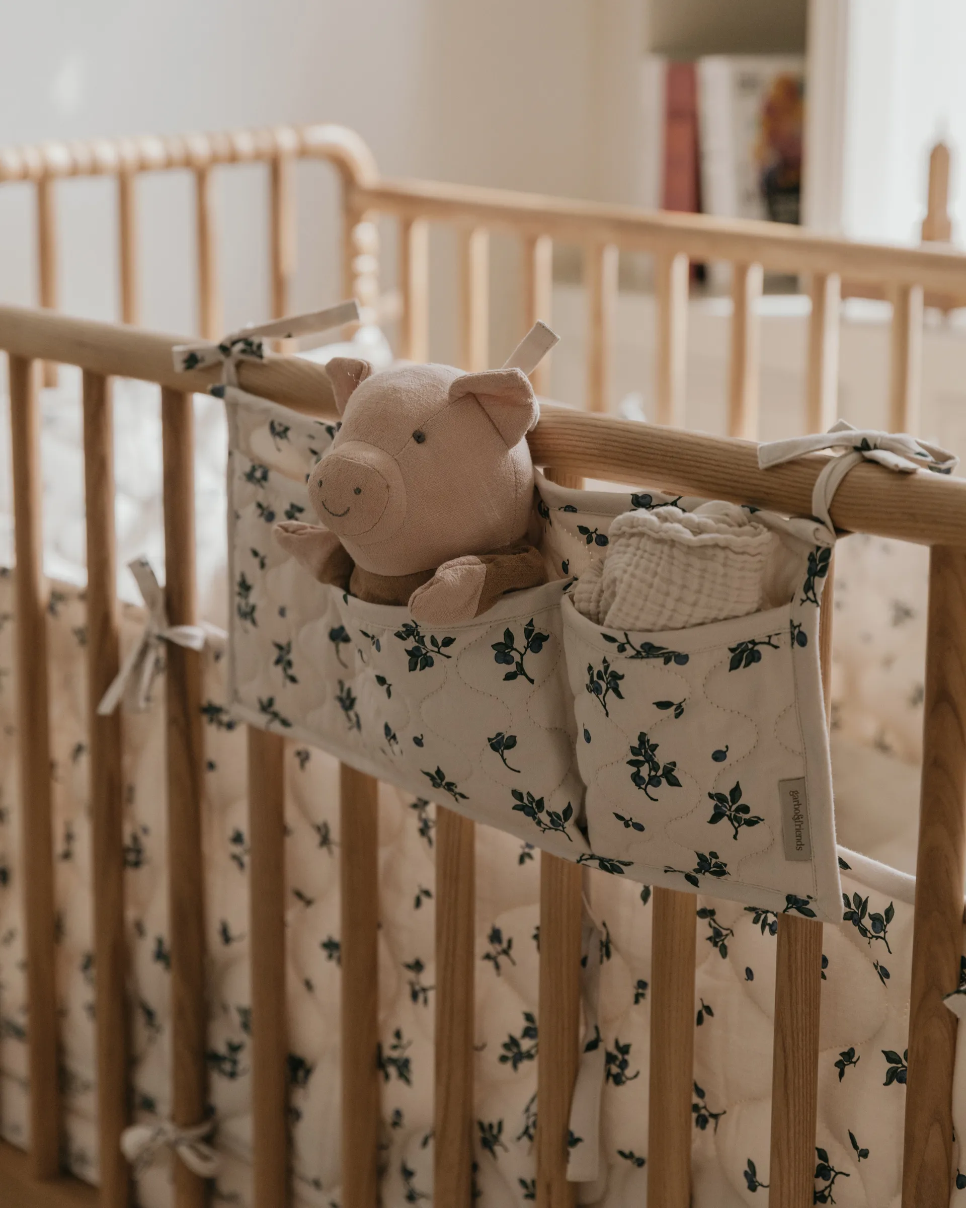 Blueberry Satin quiltet sengelomme, 18x43 cm Garbo&Friends