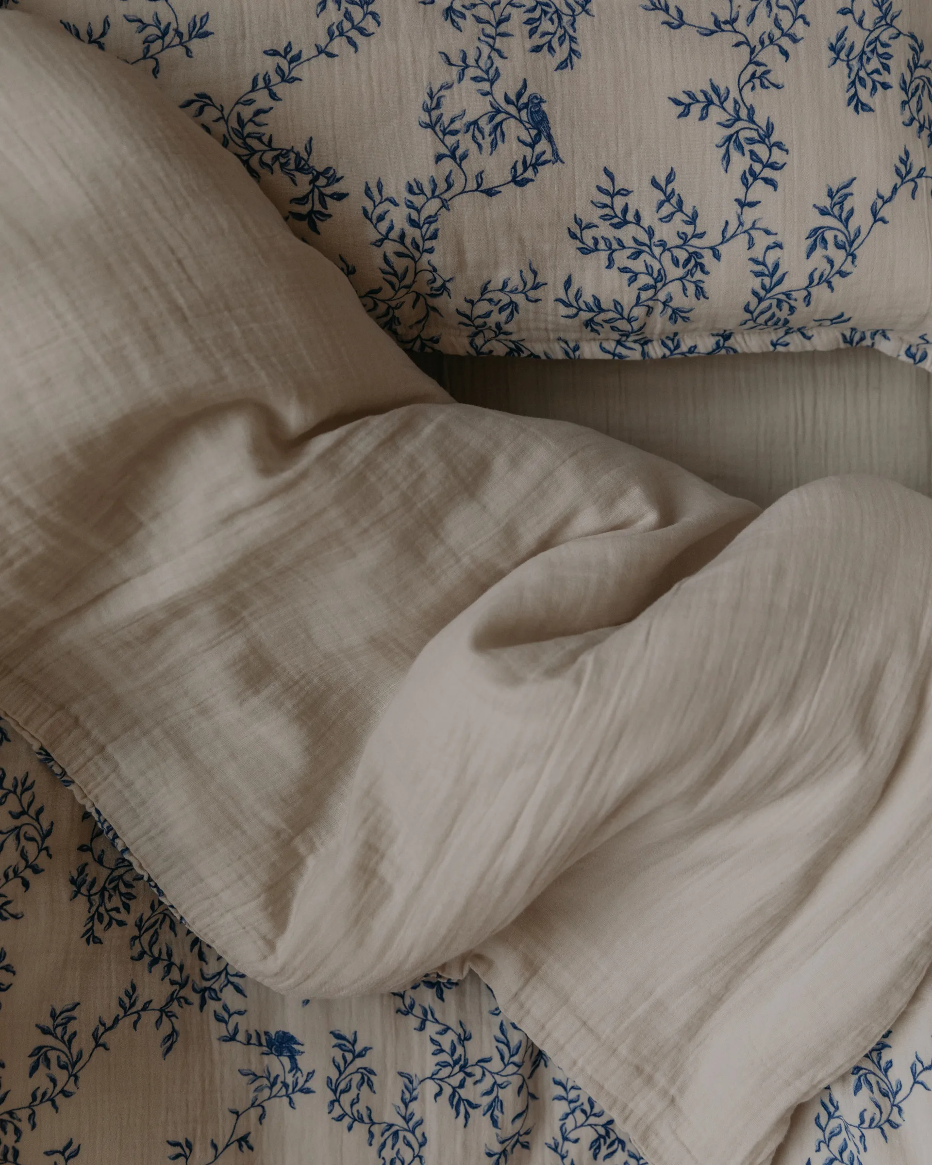 Jardim Muslin sengesett junior, 100x140 cm/40x60 cm Garbo&Friends