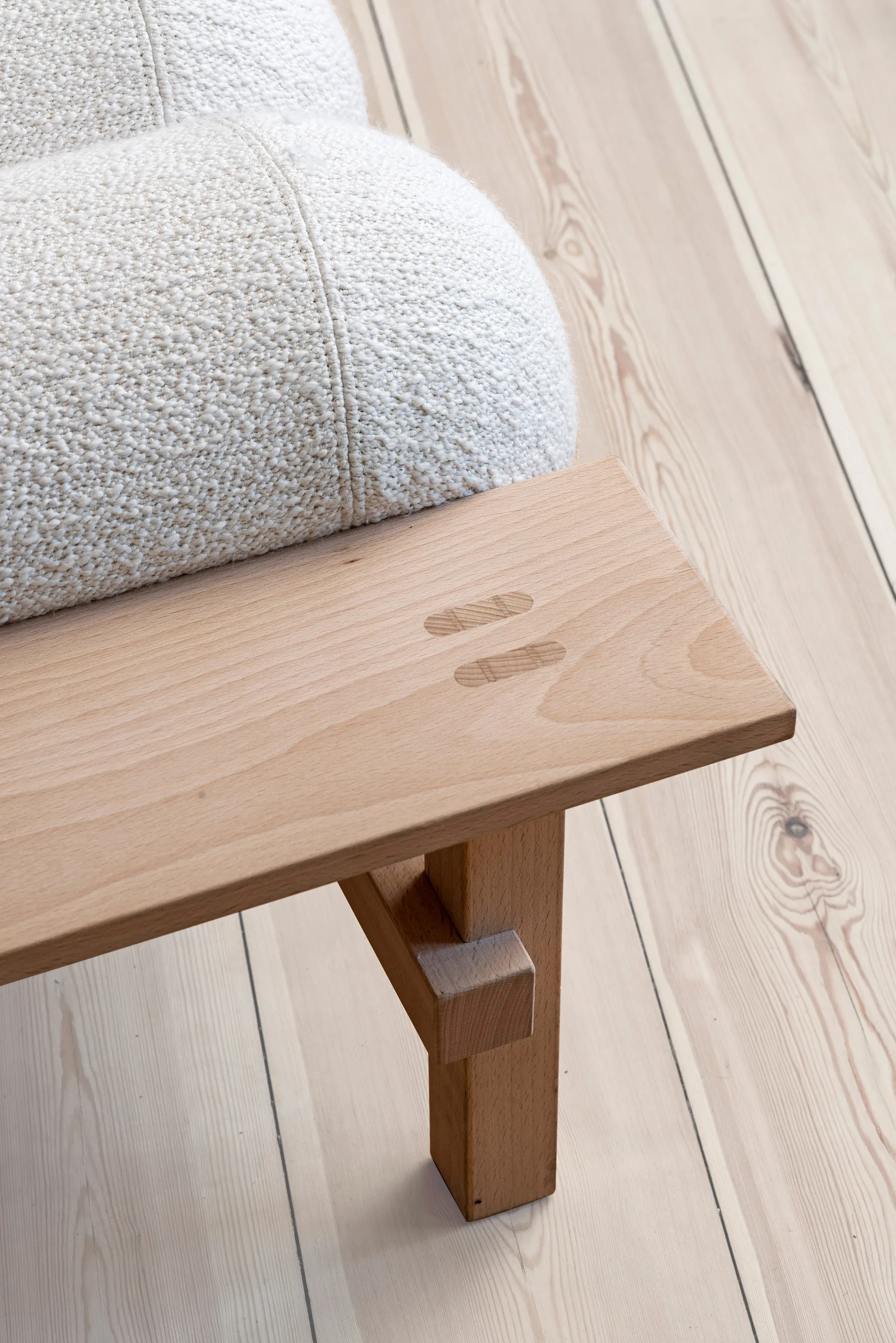 Dag Daybed, Bøk-Barnum bouclé 01 Off white Gärsnäs