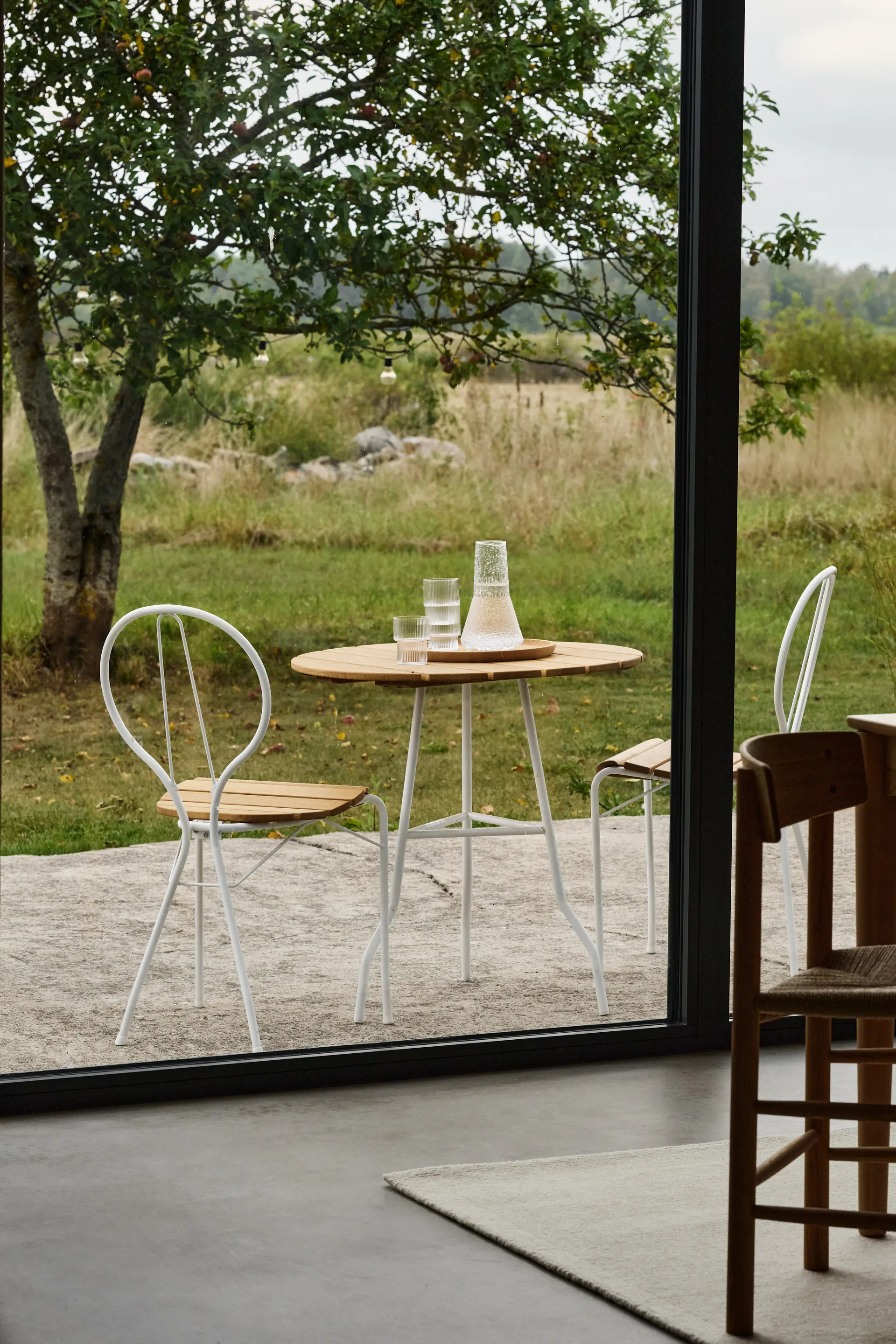 Pia stol, Hvitlakkert stålstativ - oljet eik Gärsnäs