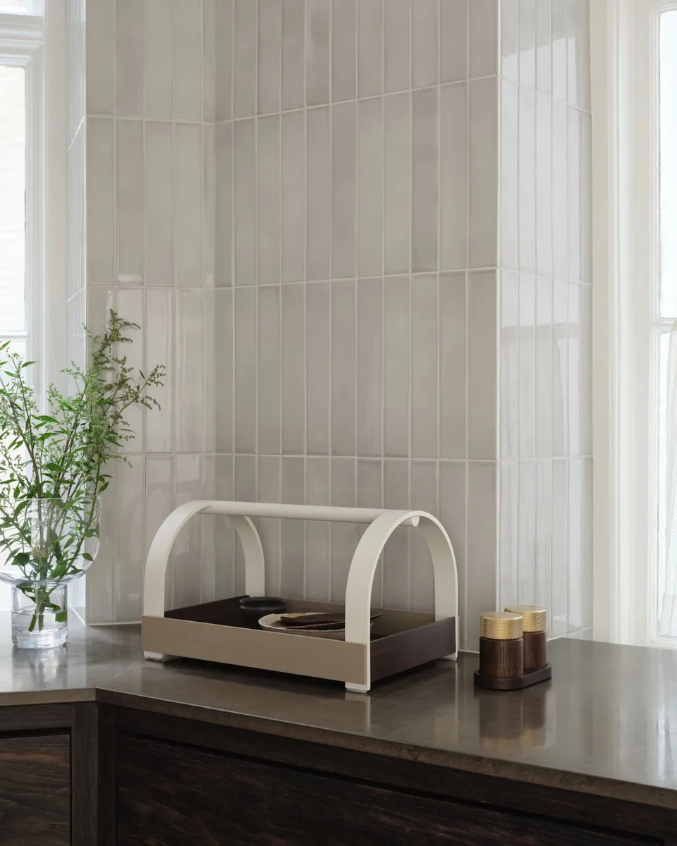 Kydo brett med håndtak 40,5x27x23,5 cm, Mørk eik-beige white Gejst