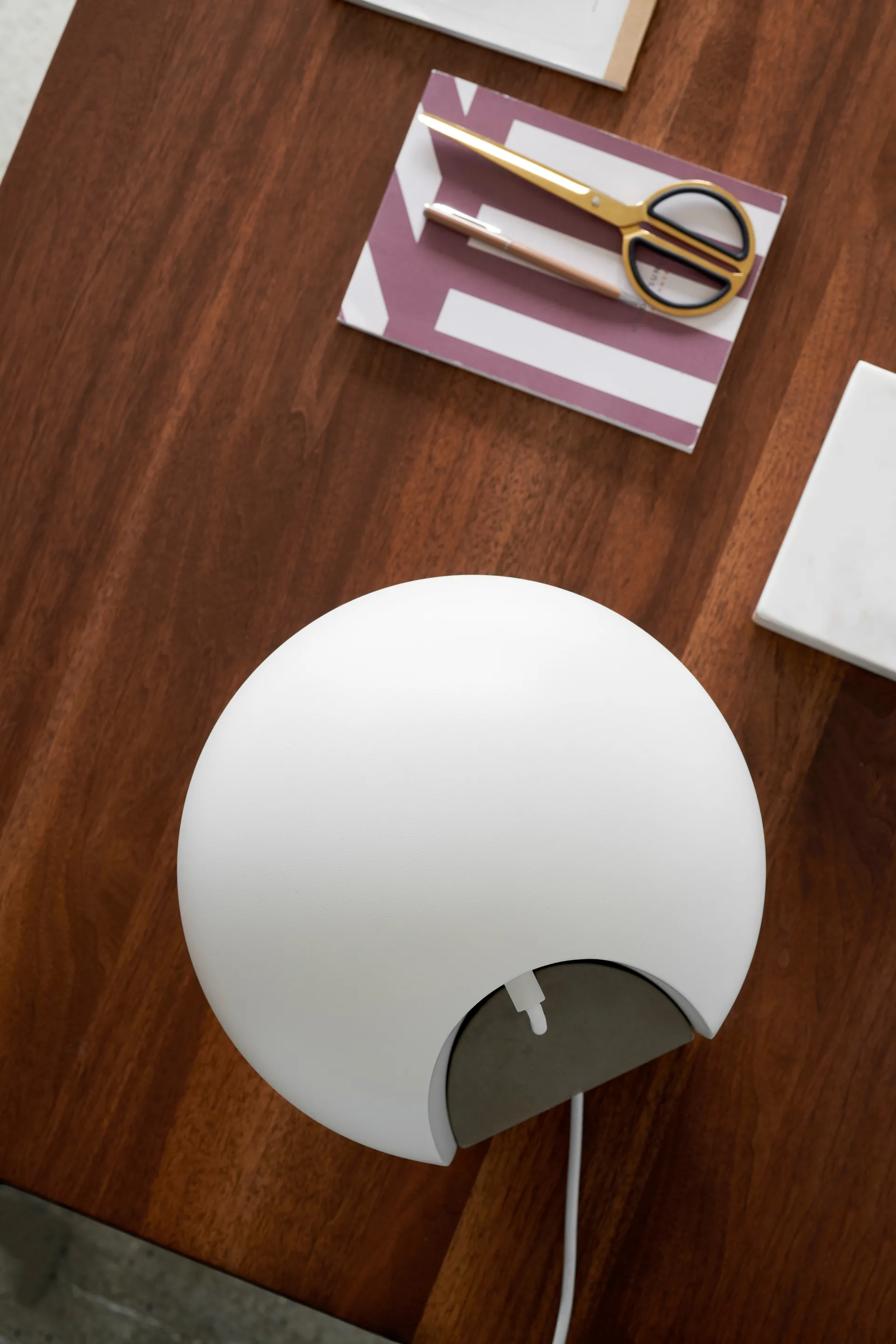 Leery bordlampe 40 cm, Hvit Gejst