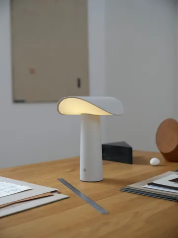 Lium bærbar bordlampe 22,5 cm - Warm grey - Gejst