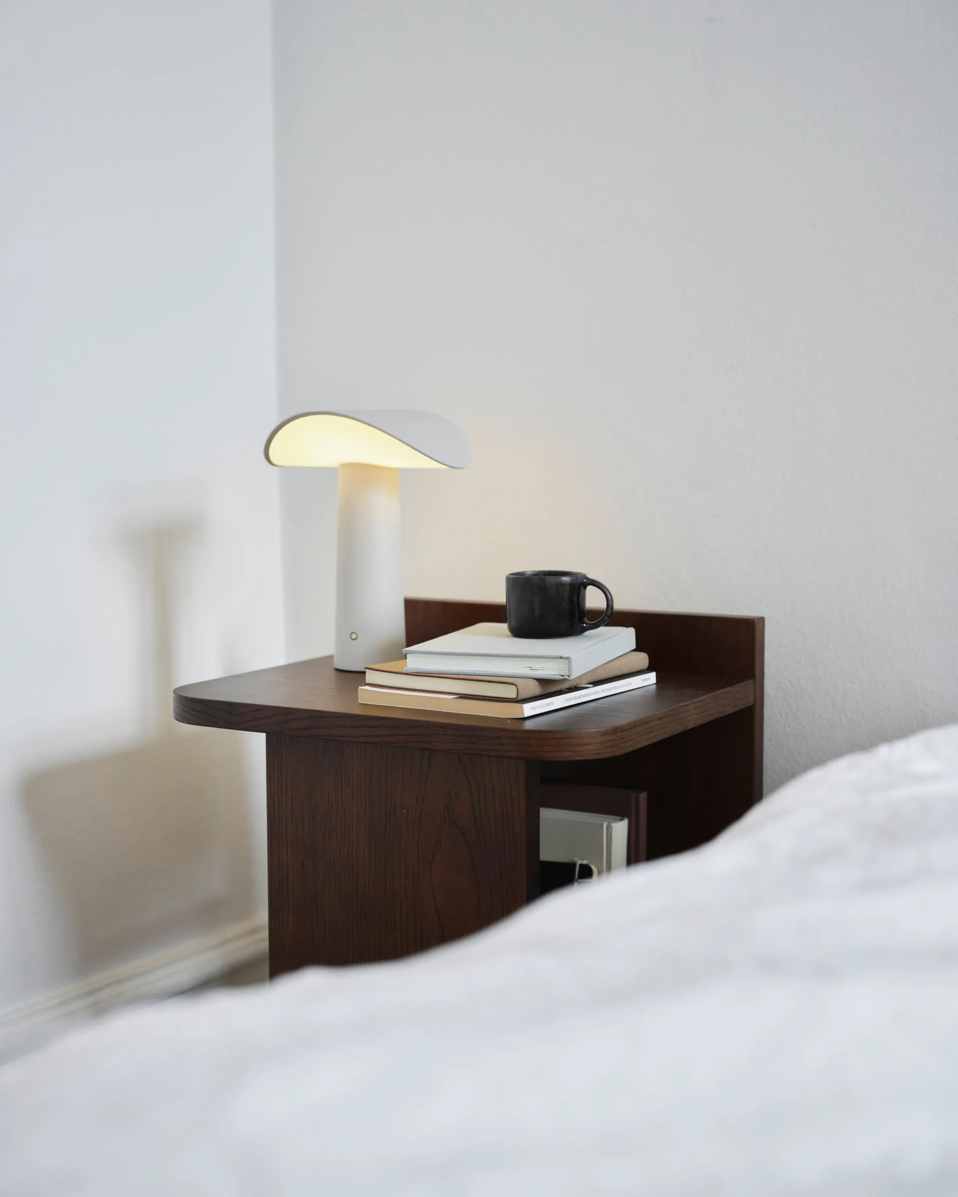 Lium bærbar bordlampe 22,5 cm, Warm grey Gejst