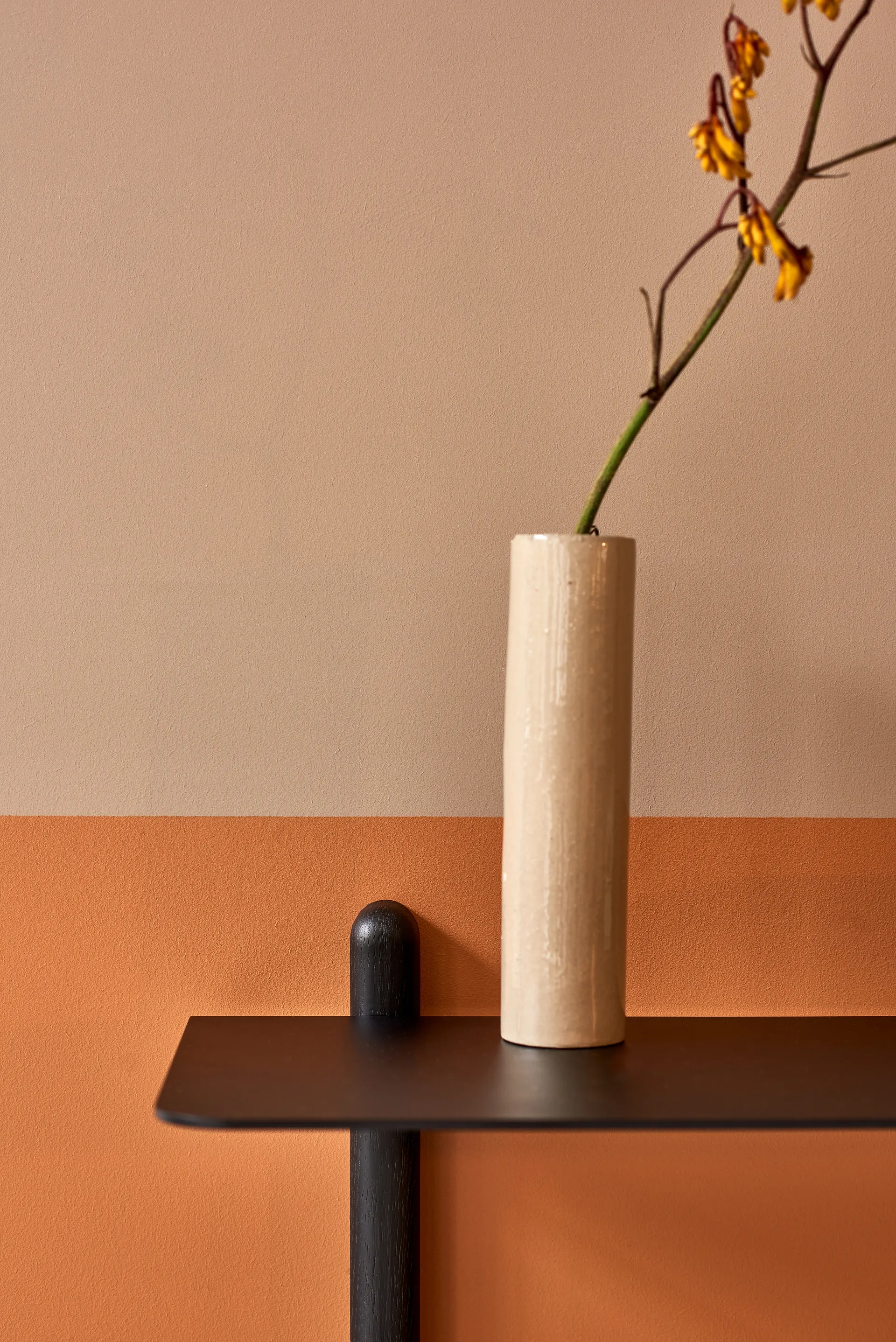 Nivo hylle F large, Svartbeiset ask-svart Gejst