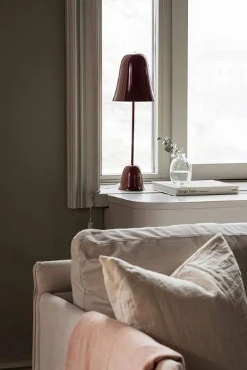 Blåklockan bordlampe - Winröd (rød), Ø16xH50 cm - Globen Lighting