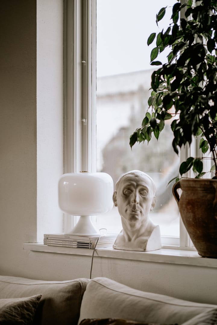 Bullen 25 bordlampe, Hvit Globen Lighting