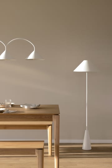 Cannes gulvlampe 140 cm - Hvit - Globen Lighting