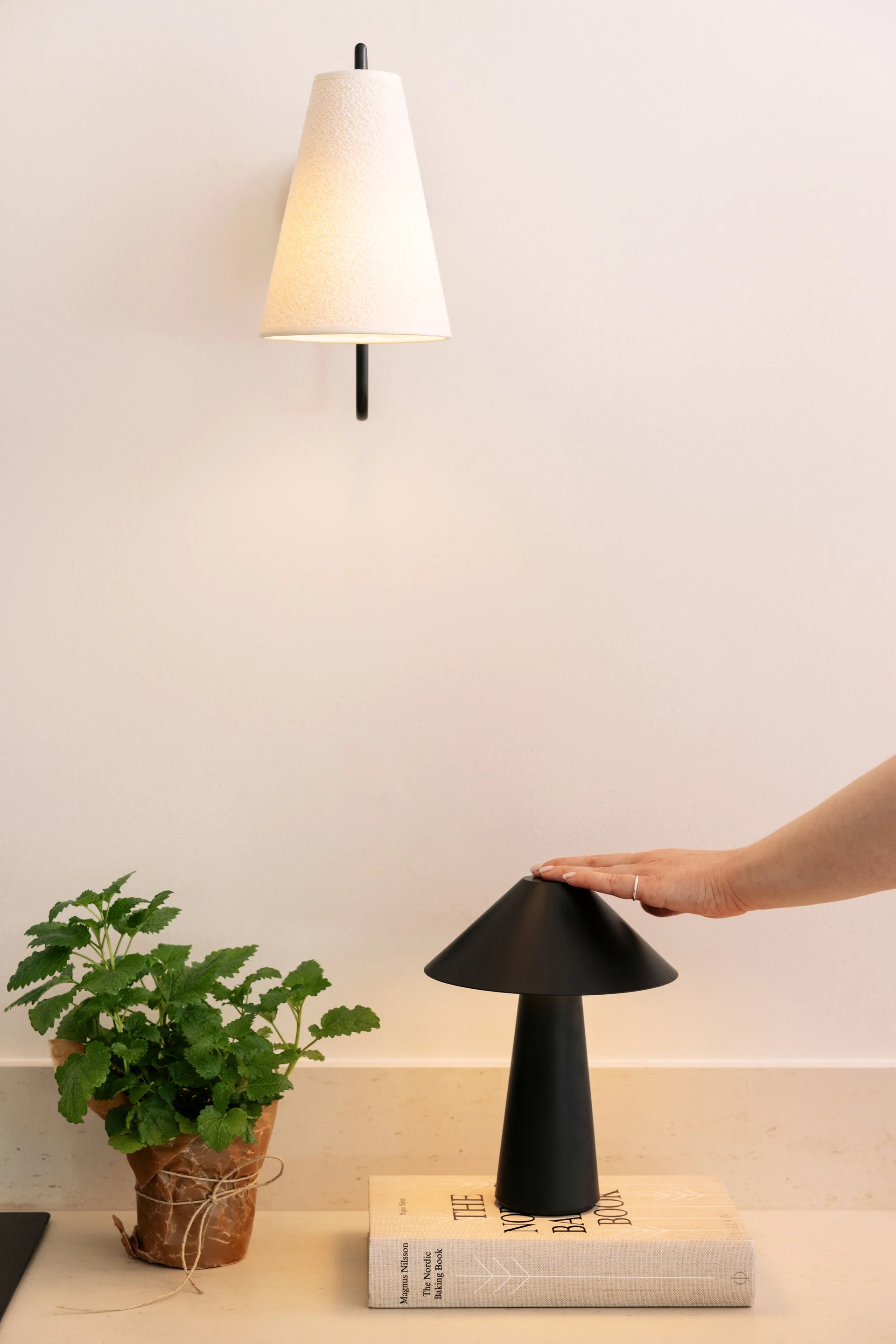 Cannes portabel bordlampe, Svart Globen Lighting