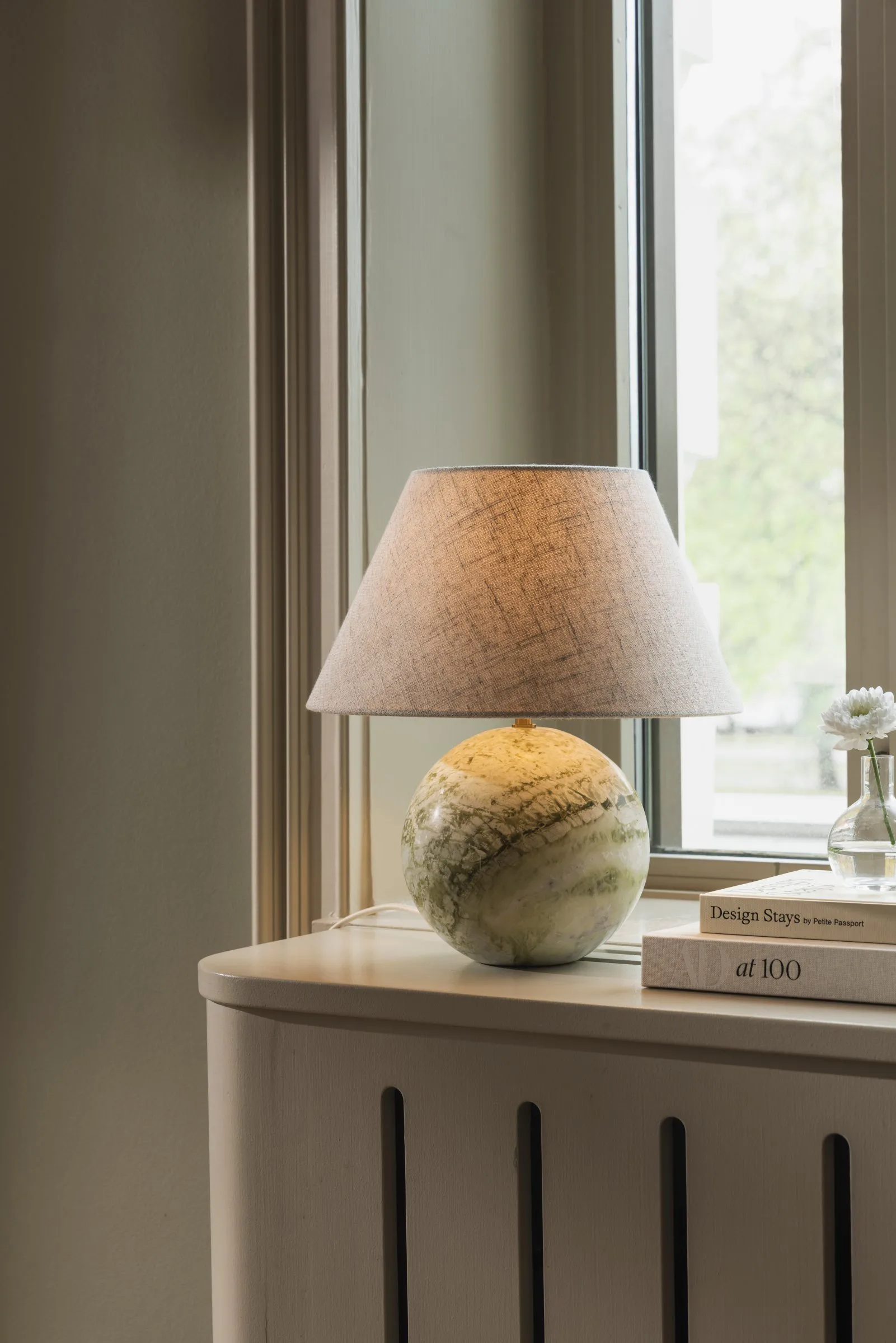 Castello 35 bordlampe, Lysegrønn marmor Globen Lighting