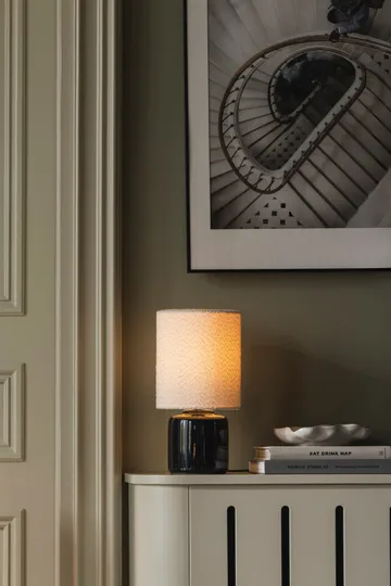 Florian bordlampe - Hvit bouclé/svart, Ø20x39 cm - Globen Lighting