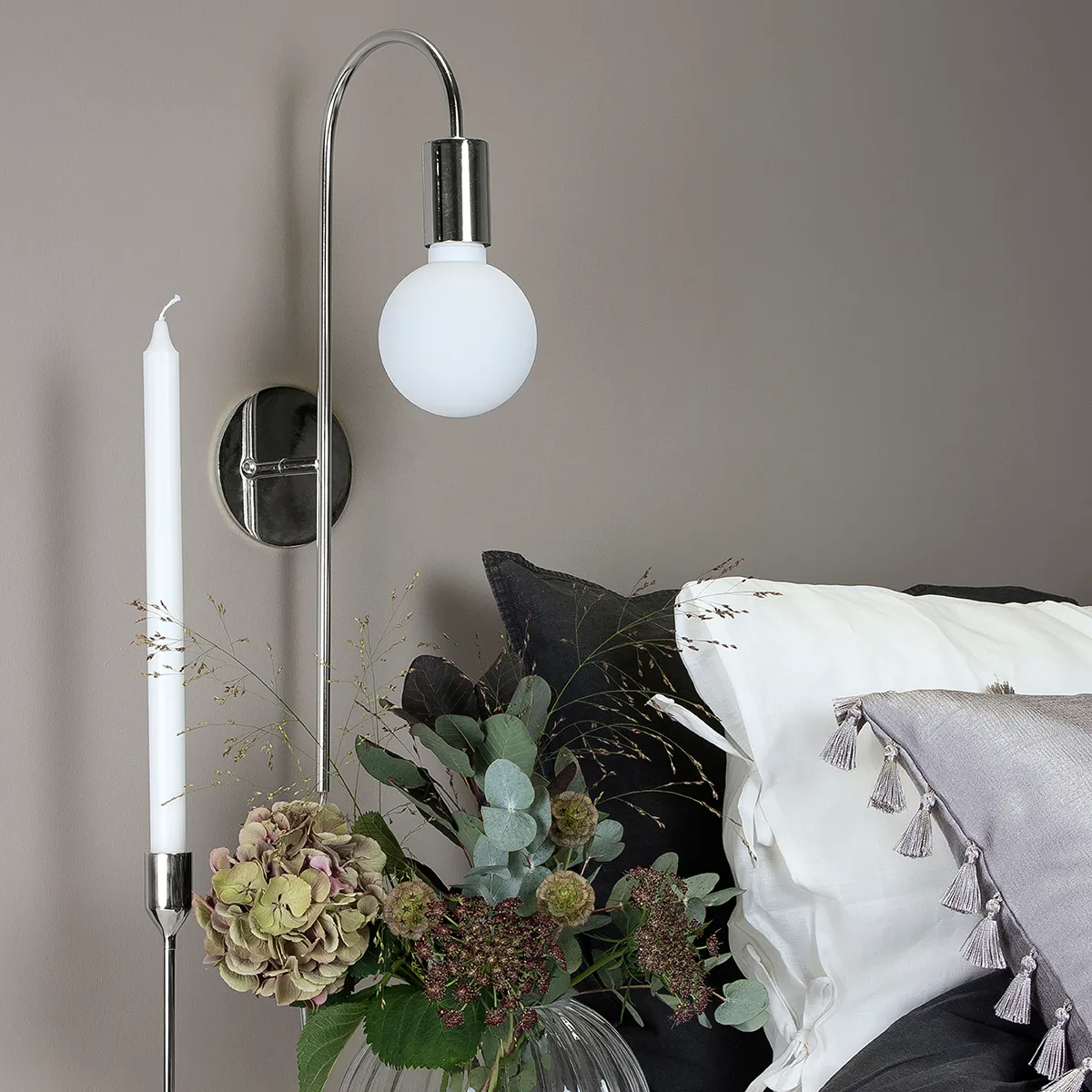 Grace vegglampe, krom Globen Lighting