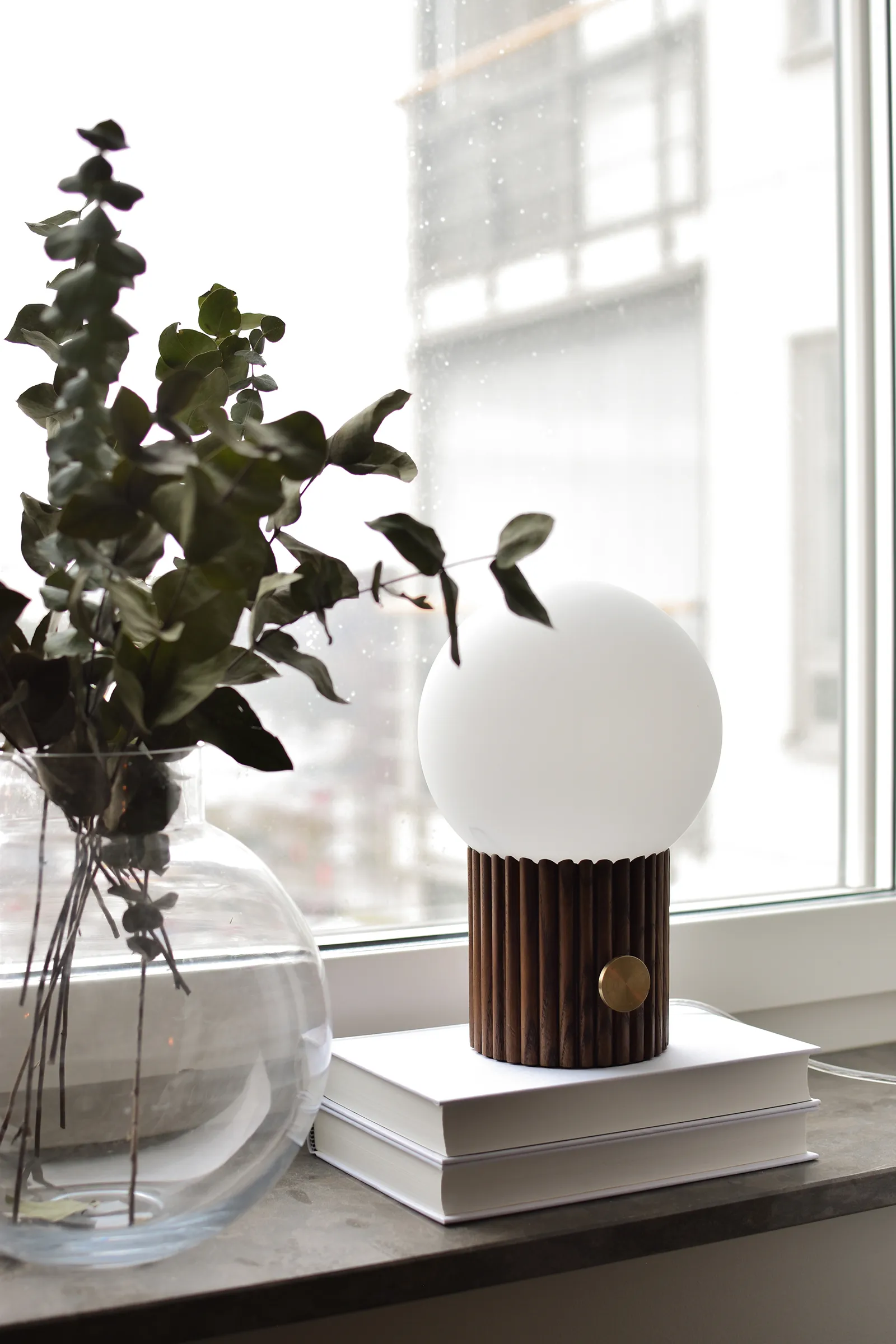 Hubble bordlampe Ø15 cm, Valnøtt Globen Lighting