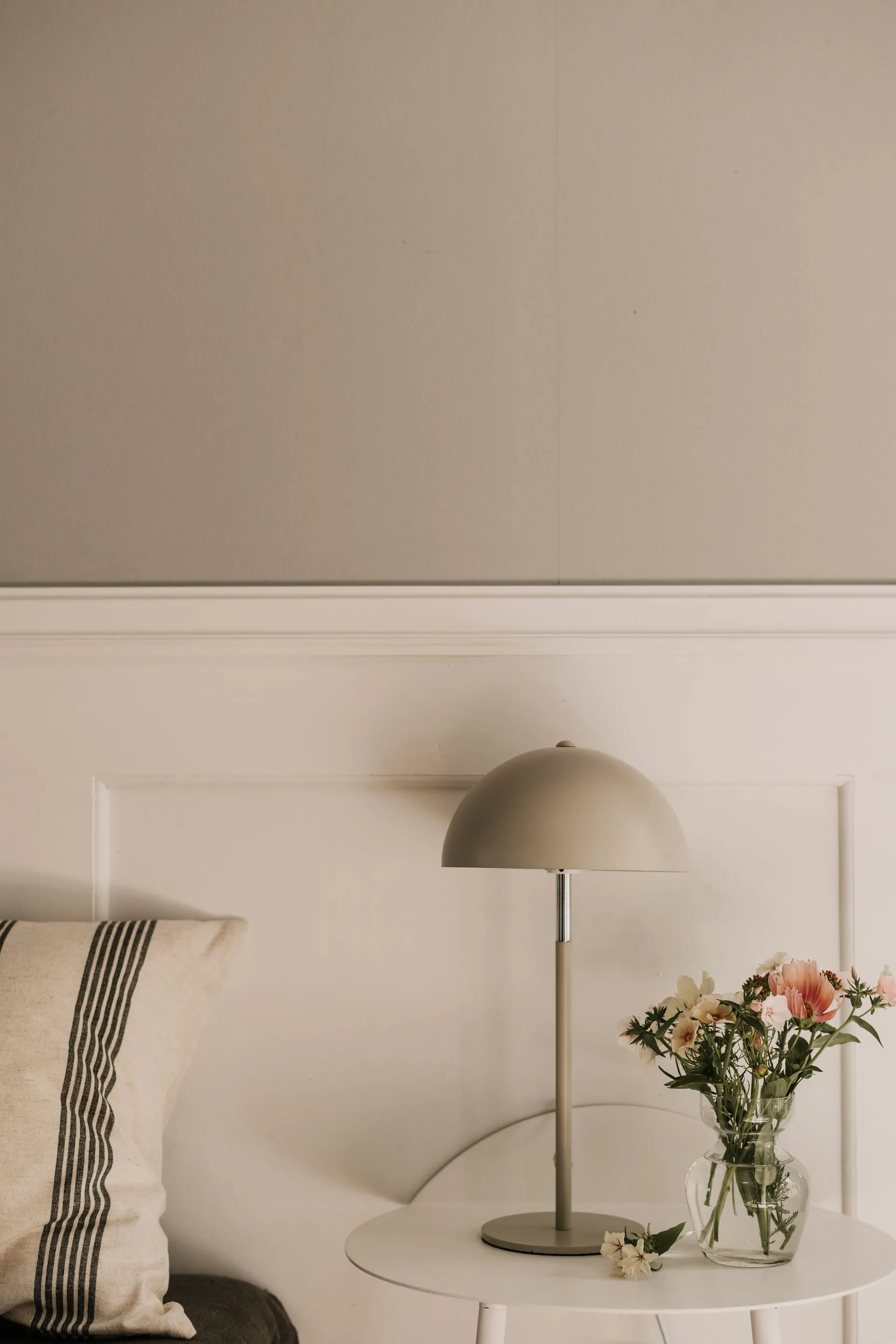 Icon bordlampe 36 cm, Latte Globen Lighting