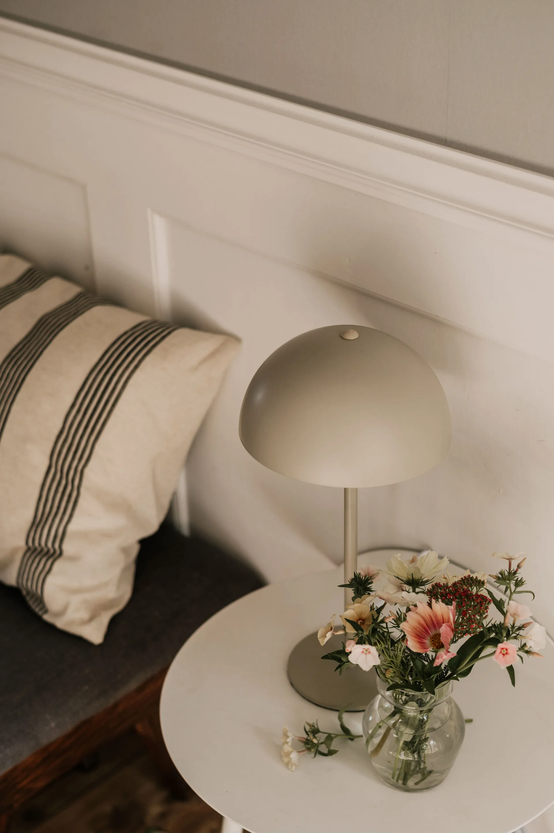 Icon bordlampe 36 cm, Latte Globen Lighting