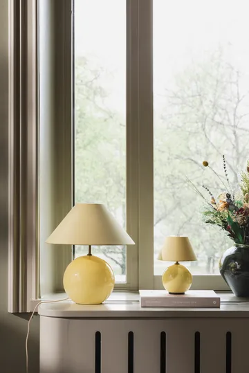 Iris 35 bordlampe 39 cm - Butter yellow - Globen Lighting