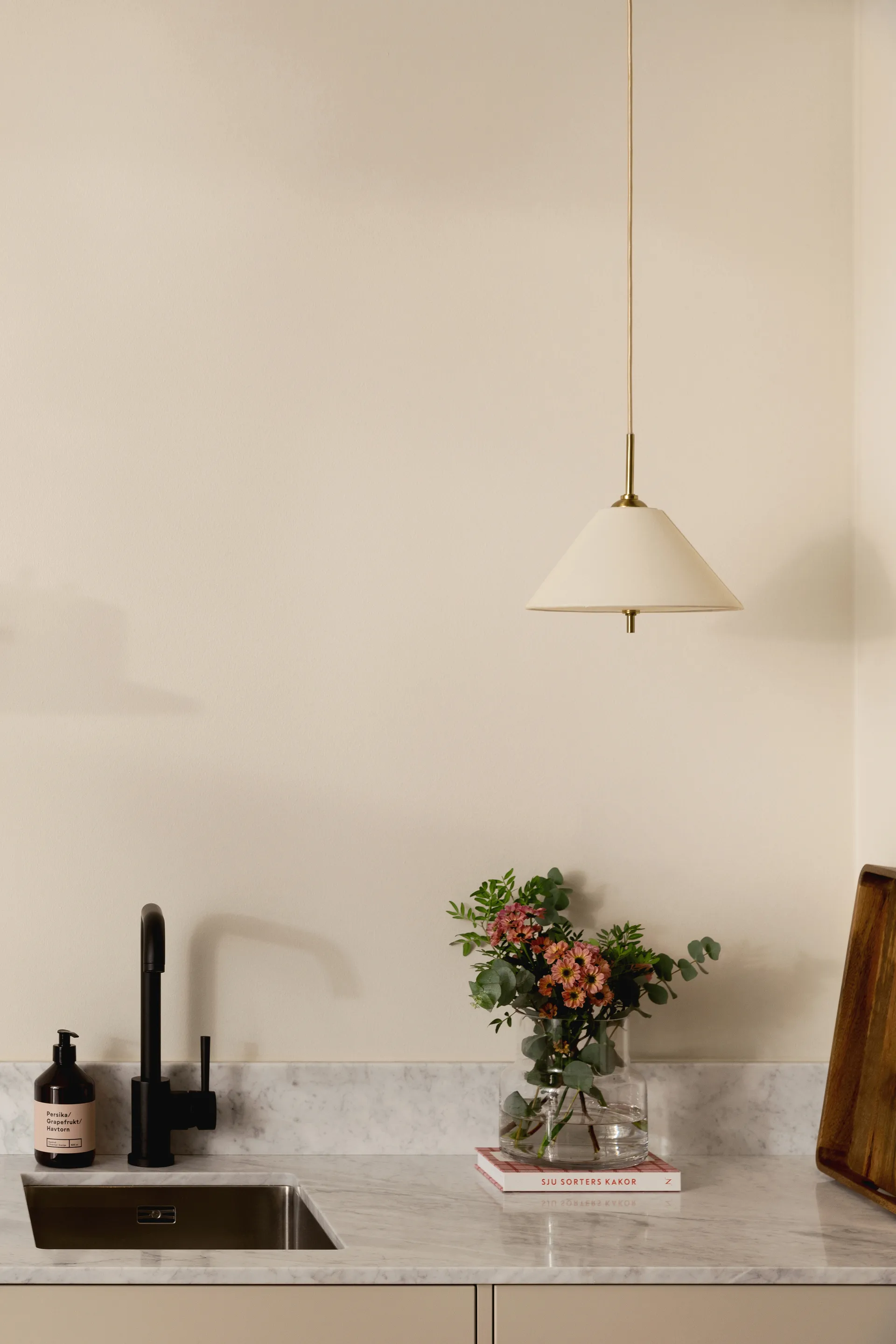 Iris pendel 25, Creme Globen Lighting