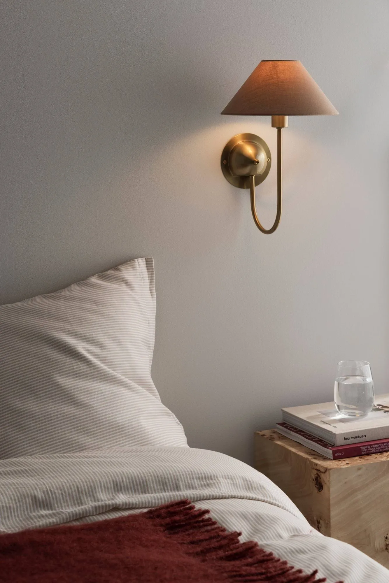 Iris vegglampe, Mocha Globen Lighting
