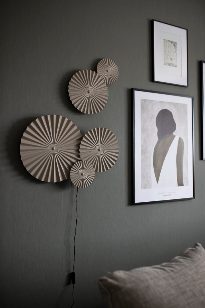 Omega vegglampe, Mud Globen Lighting